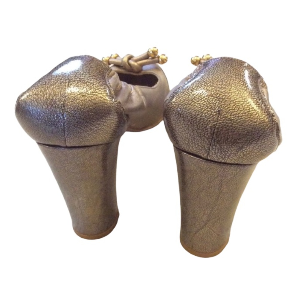 Stuart Weizmann Gold Heels - image 5